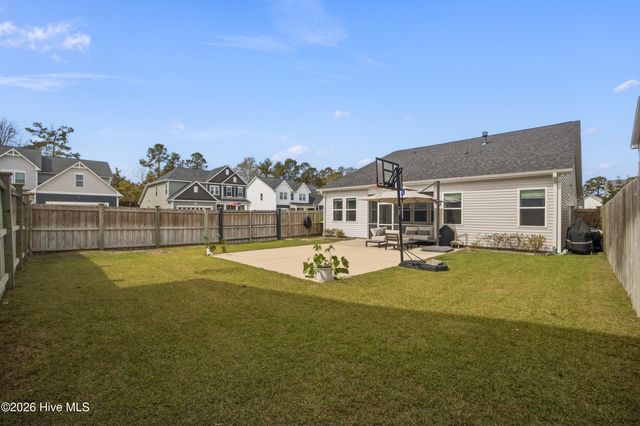 61 Chickadee Way, Hampstead, NC 28443