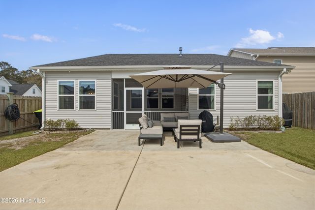 61 Chickadee Way, Hampstead, NC 28443