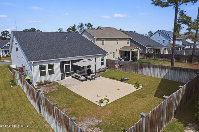 61 Chickadee Way, Hampstead, NC 28443