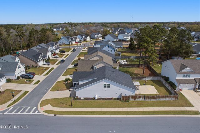 61 Chickadee Way, Hampstead, NC 28443