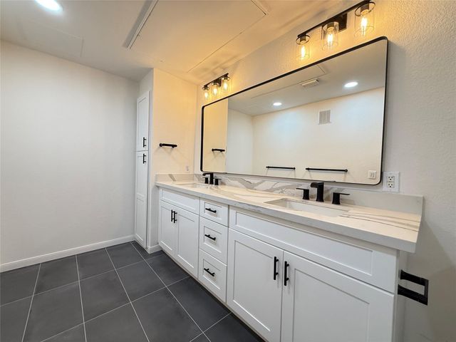 7575 Kirby Drive 2415, Houston, TX 77030