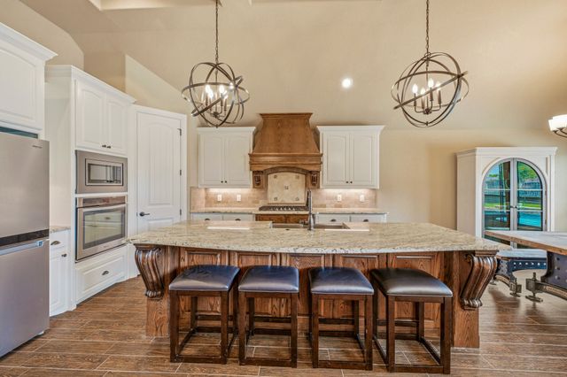 1010 Anna Circle, Granbury, TX 76048