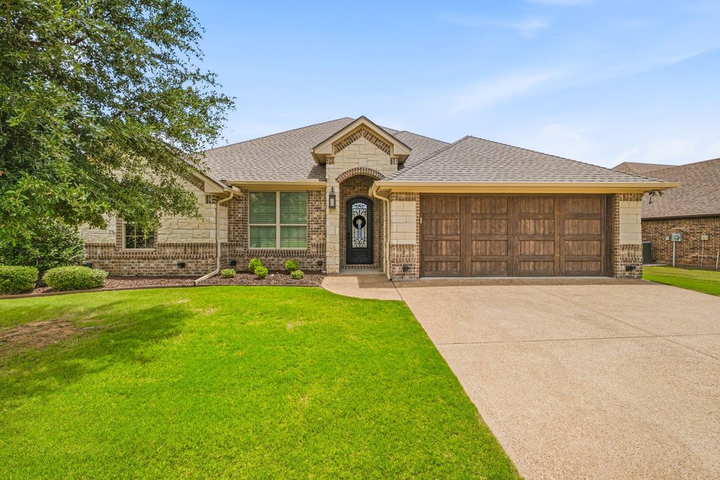1010 Anna Circle, Granbury, TX 76048