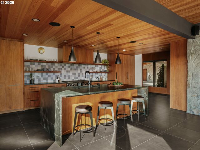 15530 DIAMOND HEAD Rd, Lake Oswego, OR 97034