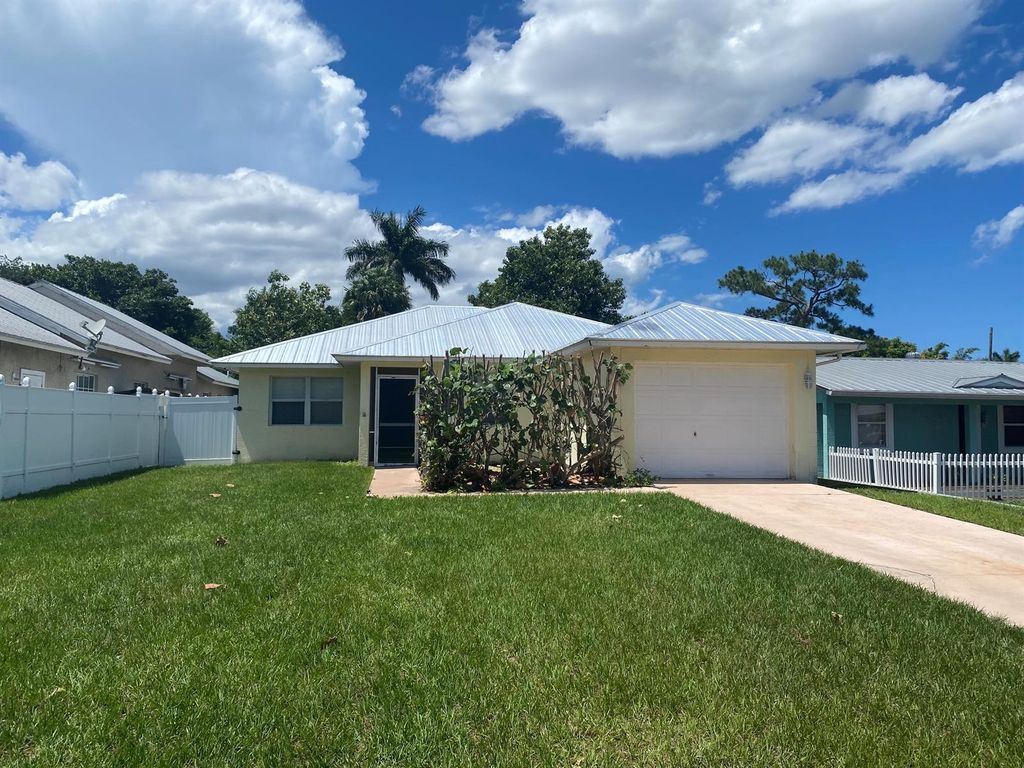 1057 SW Spruce Street, Palm City, FL 34990