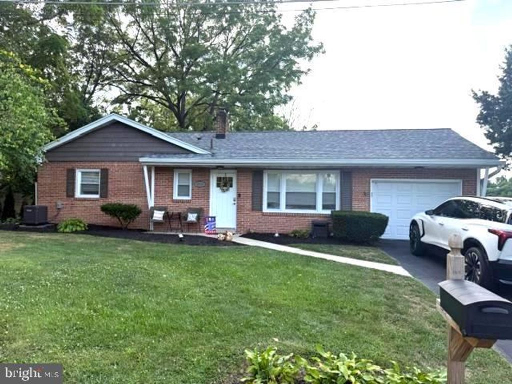 1024 CRESTVIEW AVE, Reading, PA 19607