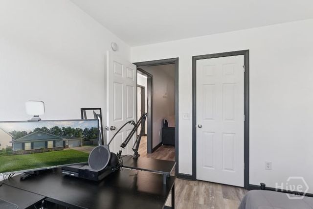 28 Twin Oaks Place, Savannah, GA 31407