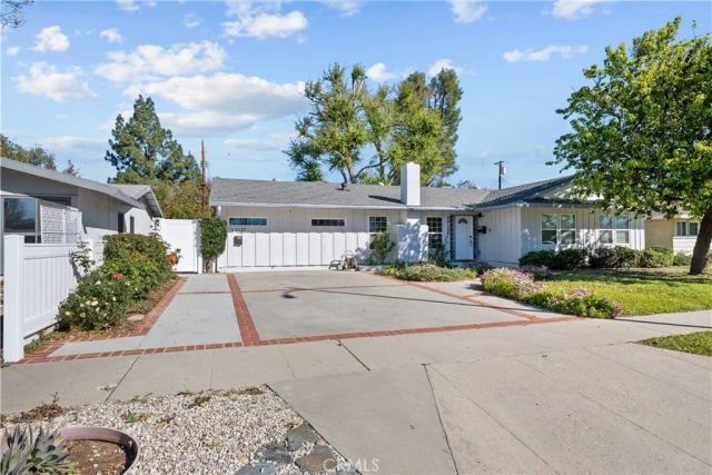20127 Citronia, Chatsworth, CA 91311
