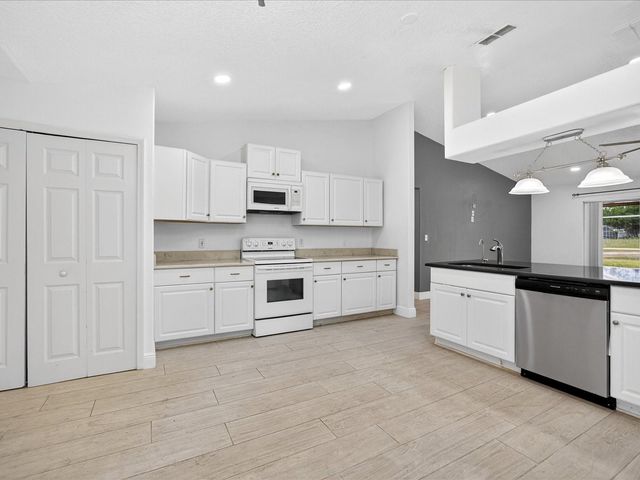 703 SUNRIDGE WOODS BOULEVARD, Davenport, FL 33837
