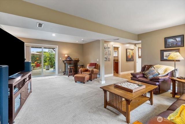 10503 158th Avenue NE, Redmond, WA 98052