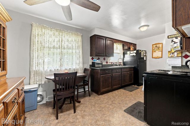 10091 N Genesee Road, Thetford Township, MI 48458
