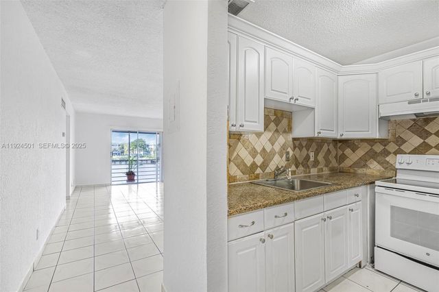 2775 Taft St 301, Hollywood, FL 33020