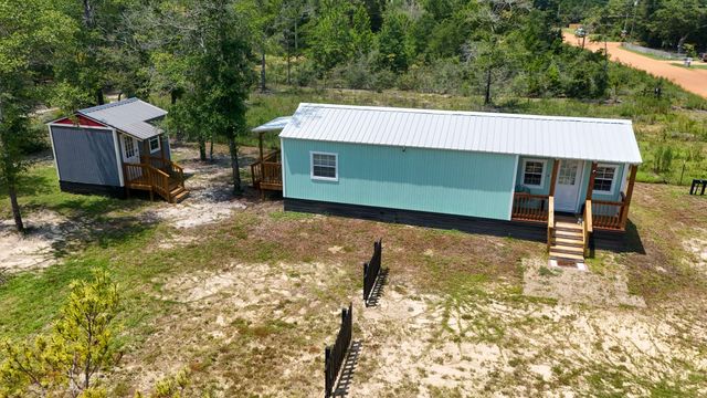 261 W Royal Palm Avenue, Defuniak Springs, FL 32433