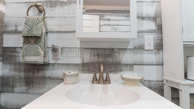 261 W Royal Palm Avenue, Defuniak Springs, FL 32433