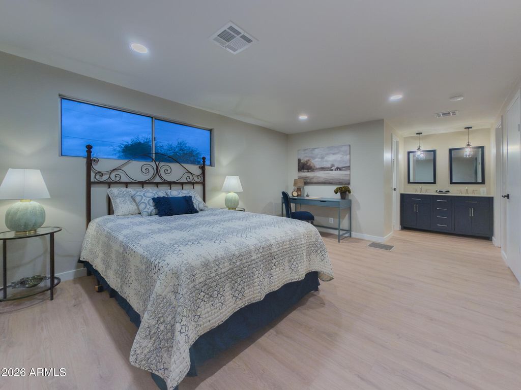 Image 6 of property listing at 16225 N 29th ST -- 51, Phoenix, AZ 85032