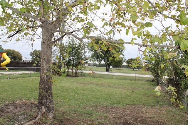 122 Southside Drive, Sanger, TX 76266