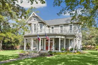 725 Columbus Road, Sealy, TX 77474