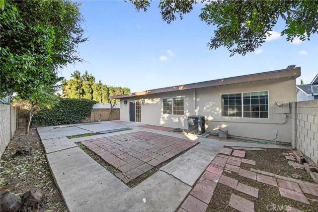 5267 Meadow Wood, Lakewood, CA 90712