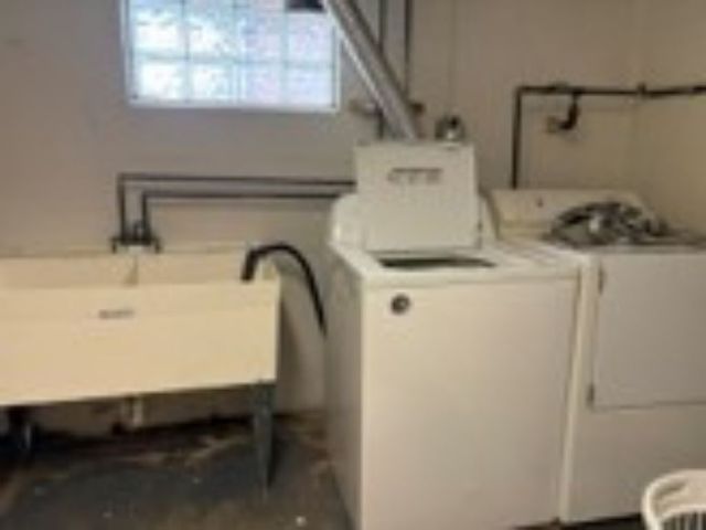106 Delrose Dr, Liberty Boro, PA 15133