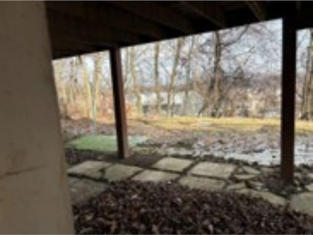 106 Delrose Dr, Liberty Boro, PA 15133