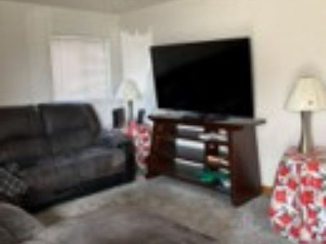 106 Delrose Dr, Liberty Boro, PA 15133