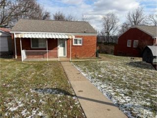 106 Delrose Dr, Liberty Boro, PA 15133