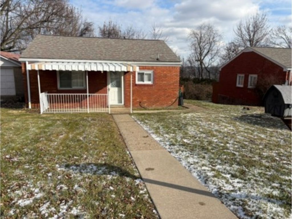 106 Delrose Dr, Liberty Boro, PA 15133