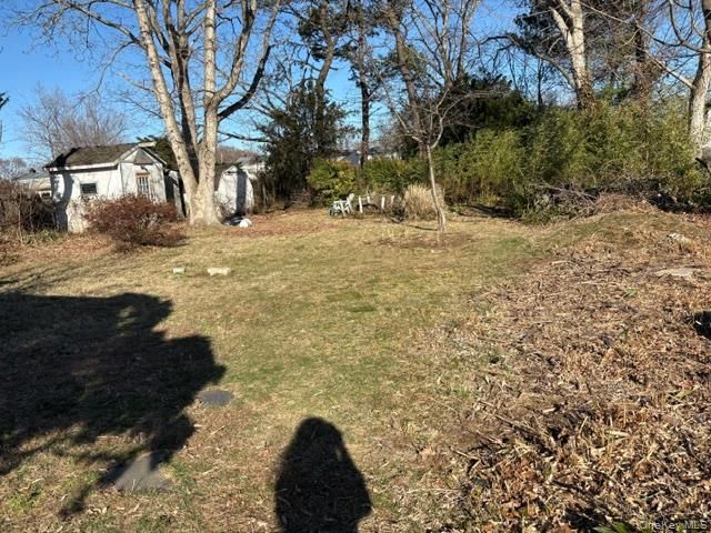 1557 N Gardiner Drive, Bay Shore, NY 11706