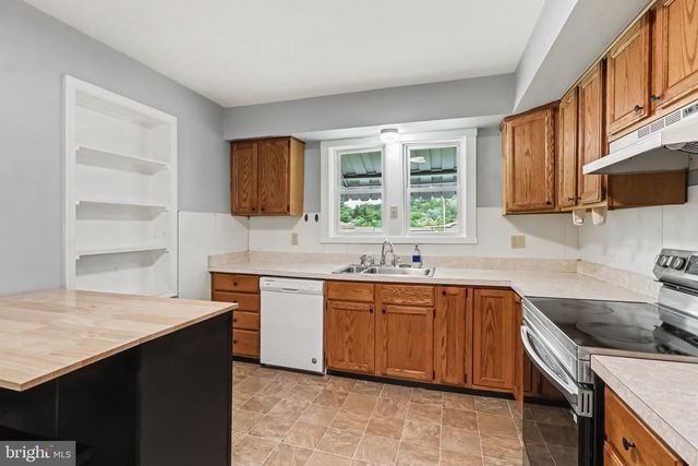 400 W DAUPHIN, Enola, PA 17025