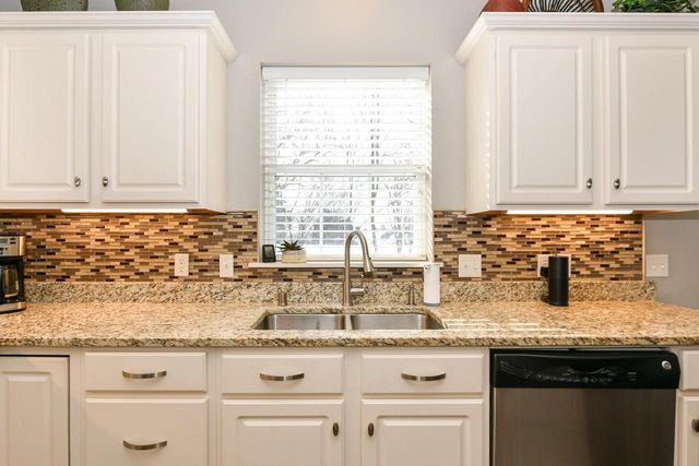 955 Dana LANE, Waukesha, WI 53189