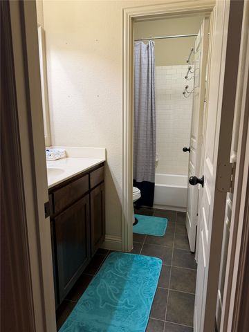 11900 Drummond Lane, Fort Worth, TX 76108