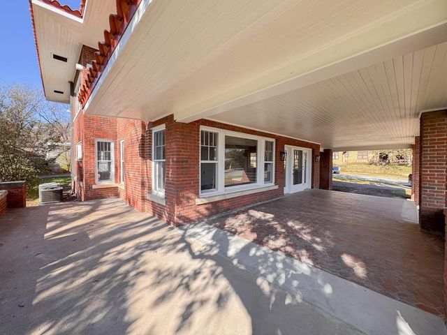 211 NW 4th Avenue, Mineral Wells, TX 76067