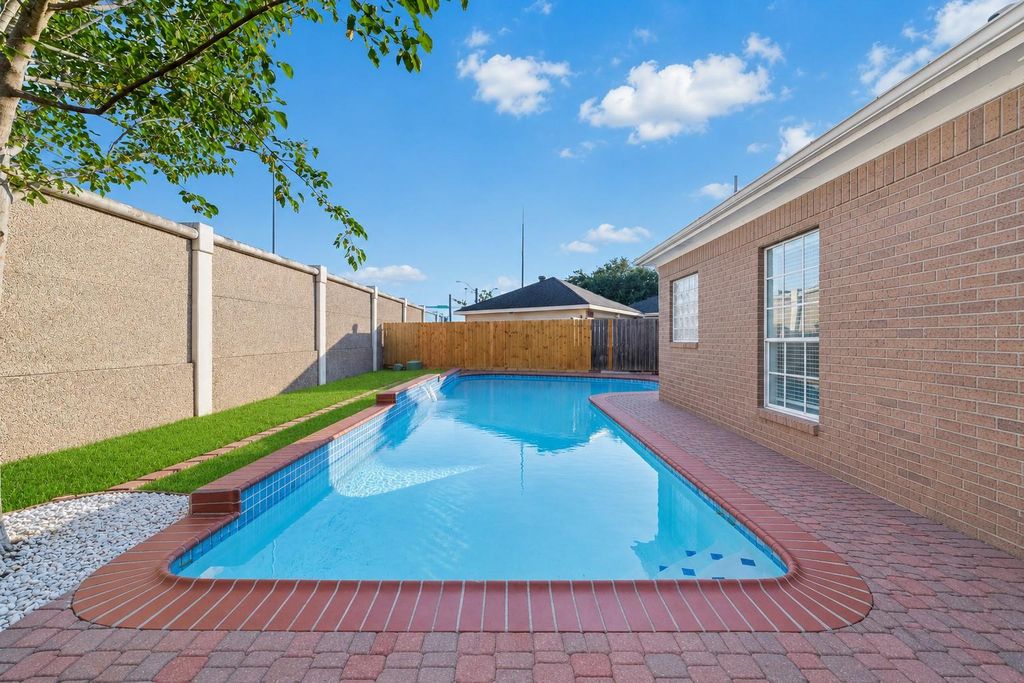 1508 Red Bud Court, Pearland, TX 77581