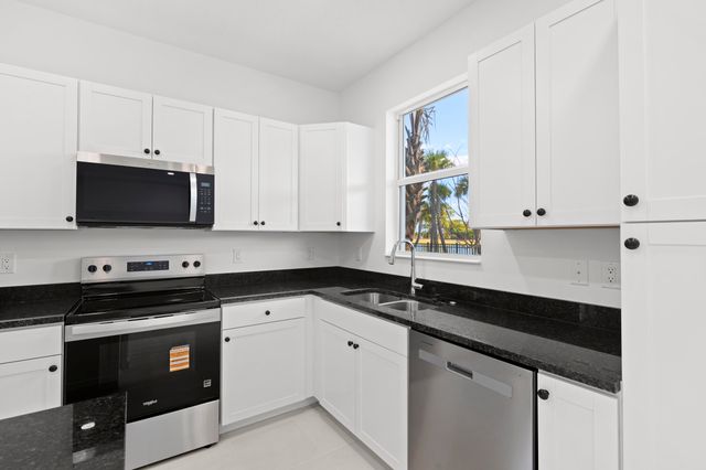 4416 Longwood Lk Square, Westlake, FL 33470