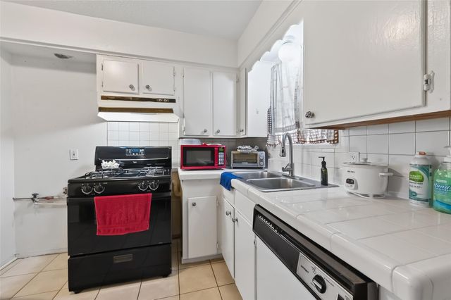 235 W Tri Oaks Lane 235, Houston, TX 77043