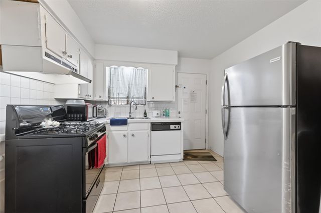 235 W Tri Oaks Lane 235, Houston, TX 77043