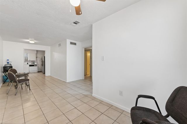 235 W Tri Oaks Lane 235, Houston, TX 77043