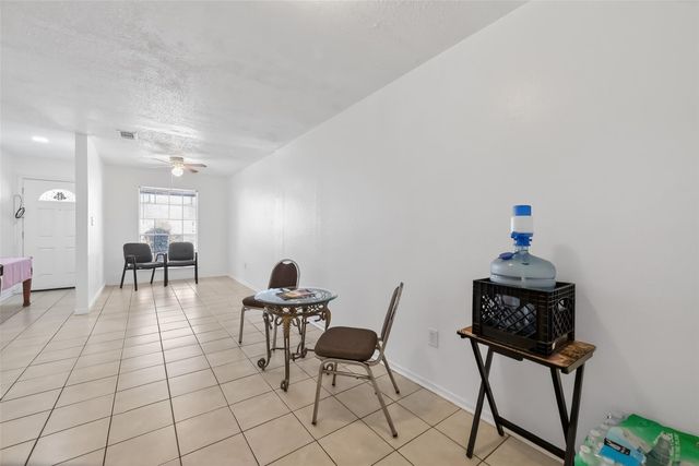 235 W Tri Oaks Lane 235, Houston, TX 77043