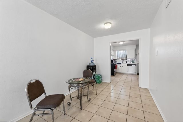 235 W Tri Oaks Lane 235, Houston, TX 77043