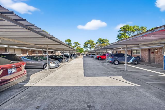 235 W Tri Oaks Lane 235, Houston, TX 77043