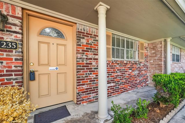 235 W Tri Oaks Lane 235, Houston, TX 77043