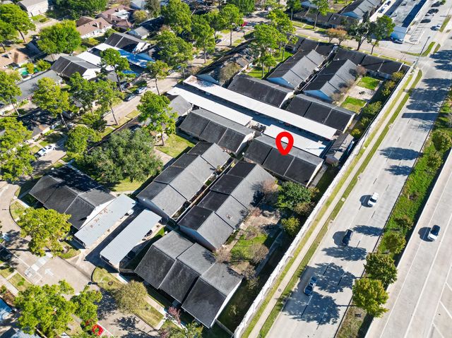 235 W Tri Oaks Lane 235, Houston, TX 77043