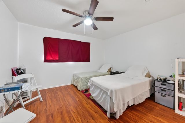 235 W Tri Oaks Lane 235, Houston, TX 77043