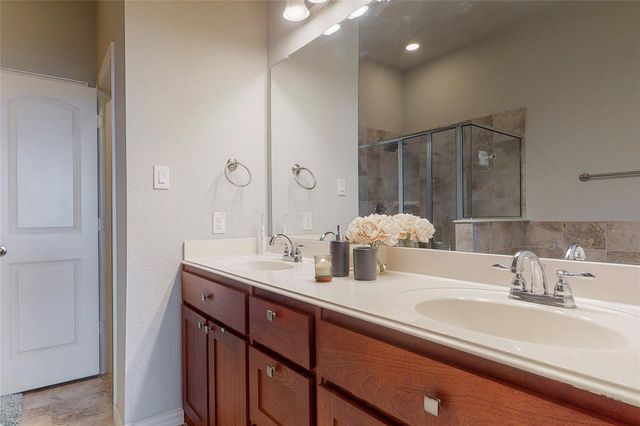 2556 Sarah Lane, Lewisville, TX 75056