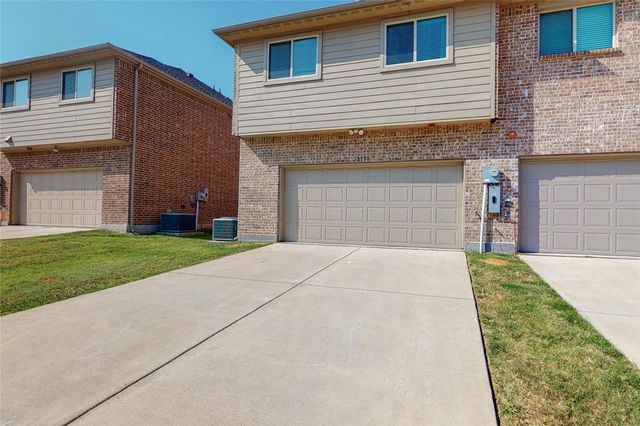 2556 Sarah Lane, Lewisville, TX 75056