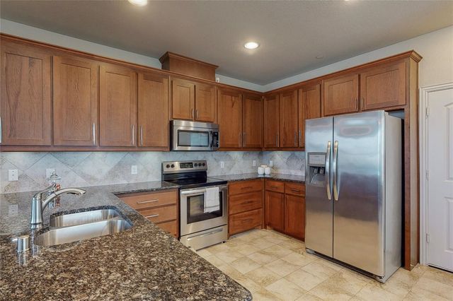 2556 Sarah Lane, Lewisville, TX 75056