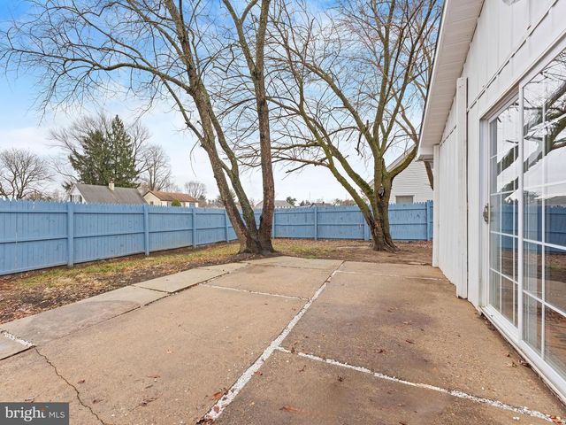 24 MARSHALL LANE, Willingboro, NJ 08046