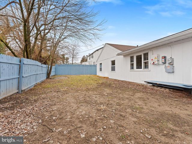 24 MARSHALL LANE, Willingboro, NJ 08046