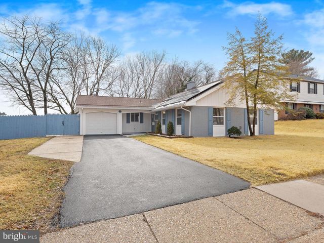 24 MARSHALL LANE, Willingboro, NJ 08046
