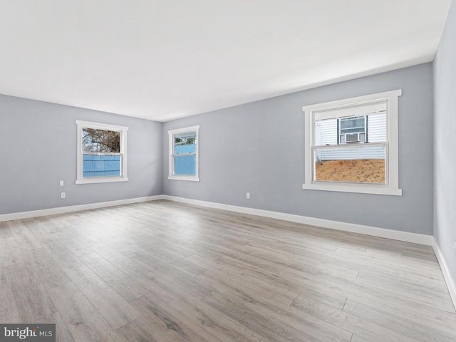 24 MARSHALL LANE, Willingboro, NJ 08046